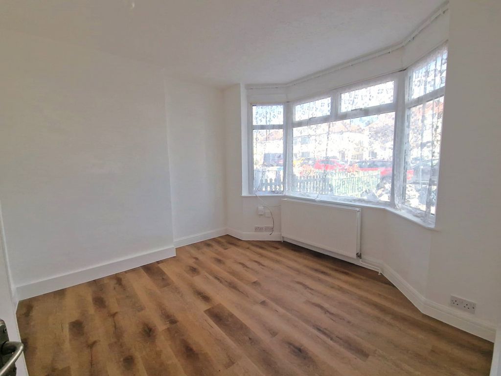 Property photo 3 of 12 Gallery