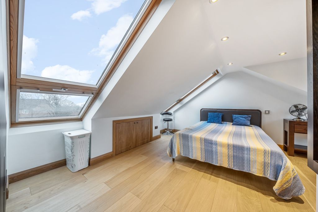 Property photo 3 of 17 Master Bedroom