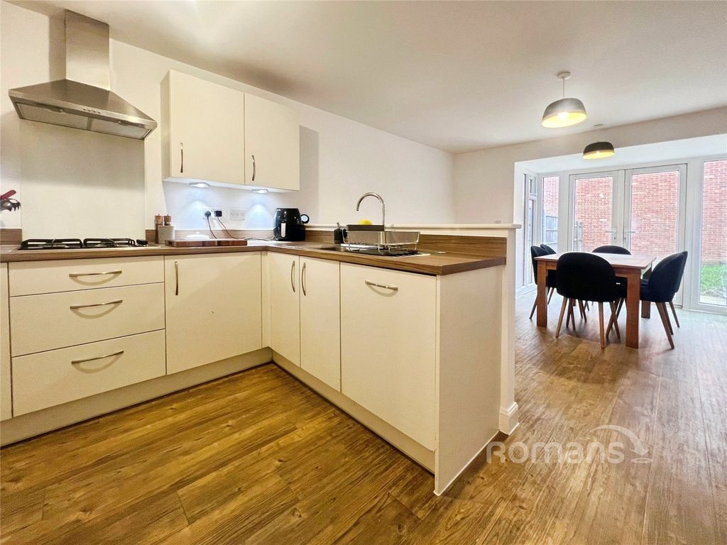 Property photo 2 of 25 Picture No. 17