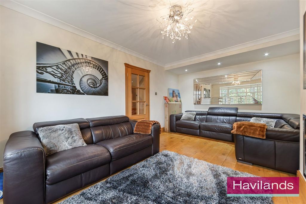 Property photo 3 of 22 Cotswold Way-14.Jpg