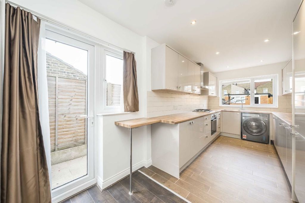 Property photo 3 of 17