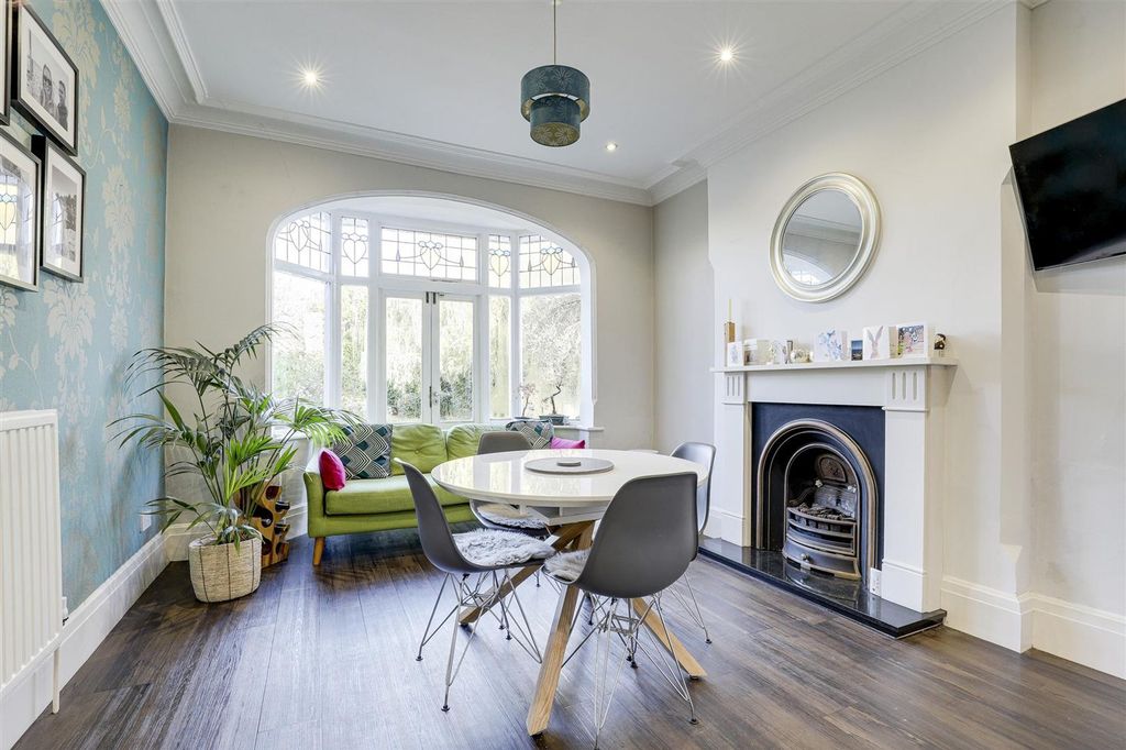 Property photo 3 of 27