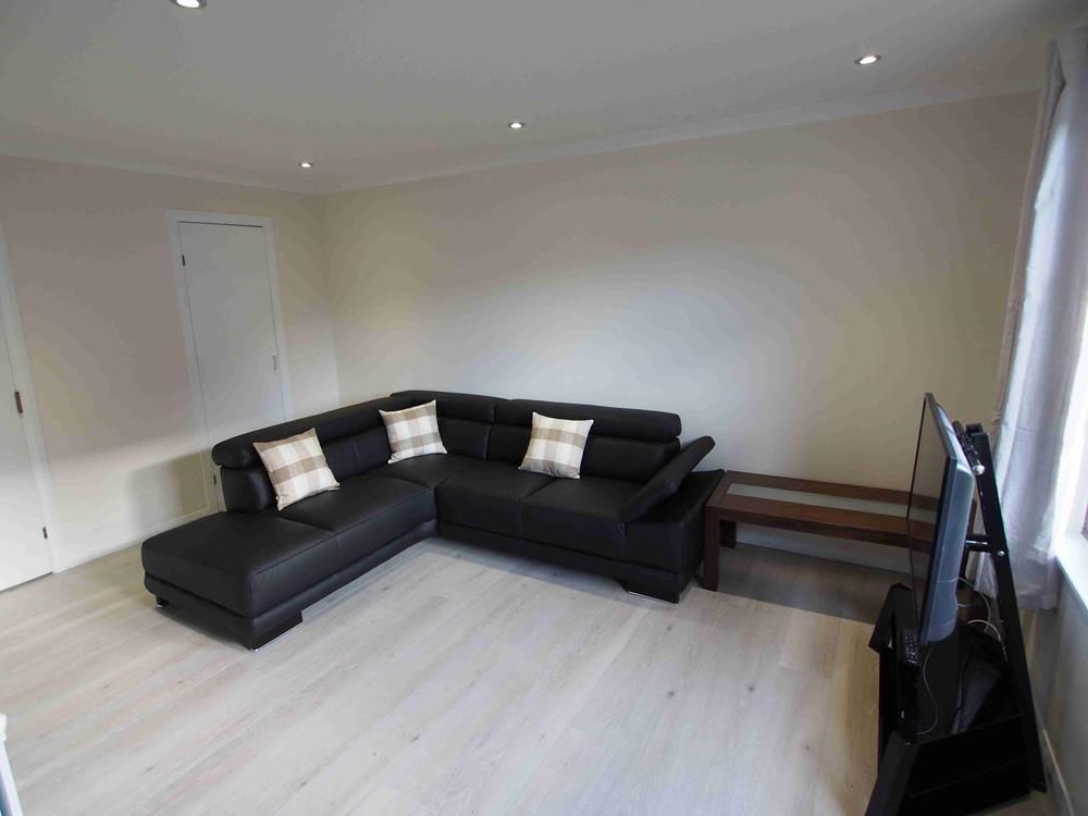 Property photo 2 of 7 Kingswells − Lounge 2