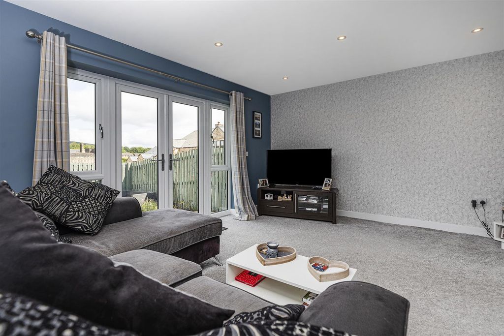 Property photo 3 of 37 Living Room