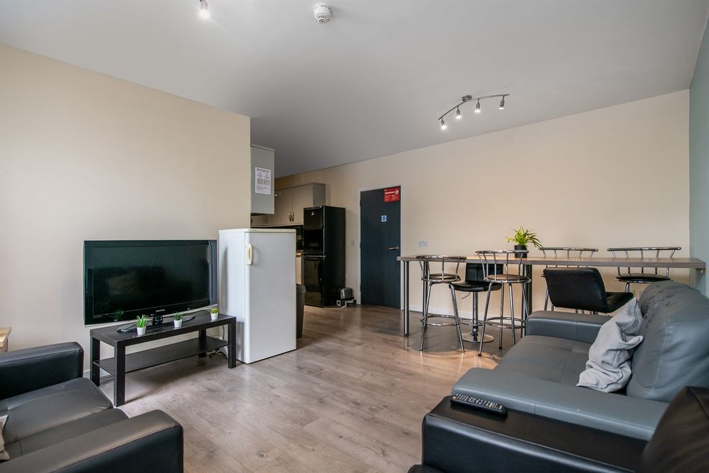 Additional image 6 of 5 bed flat to rent5-7 South Parade NG1