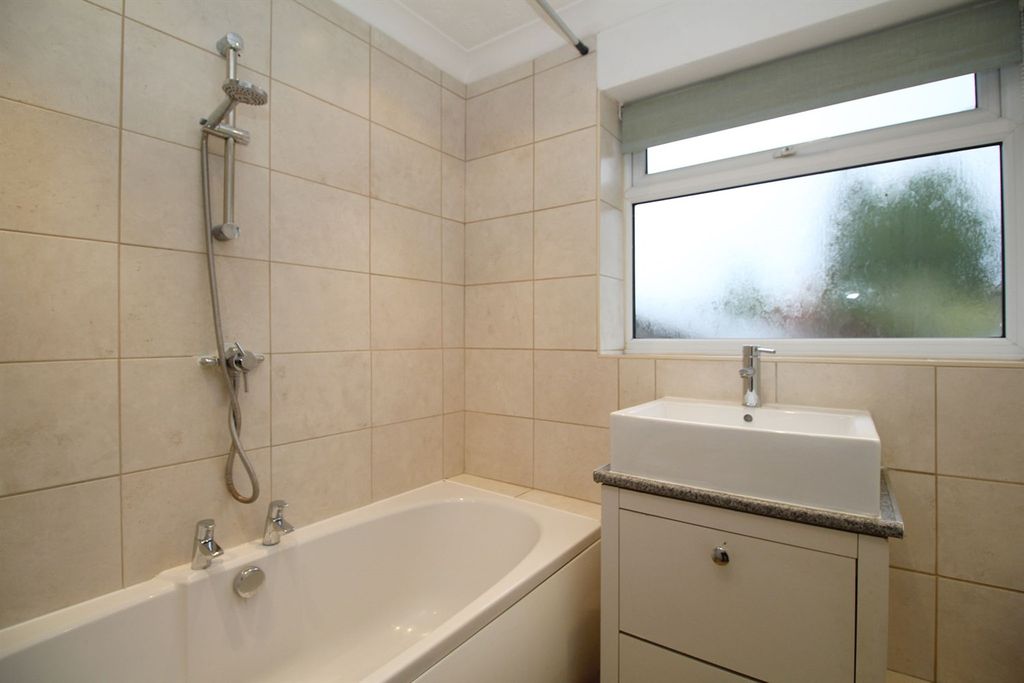 Property photo 3 of 19 Bathroom