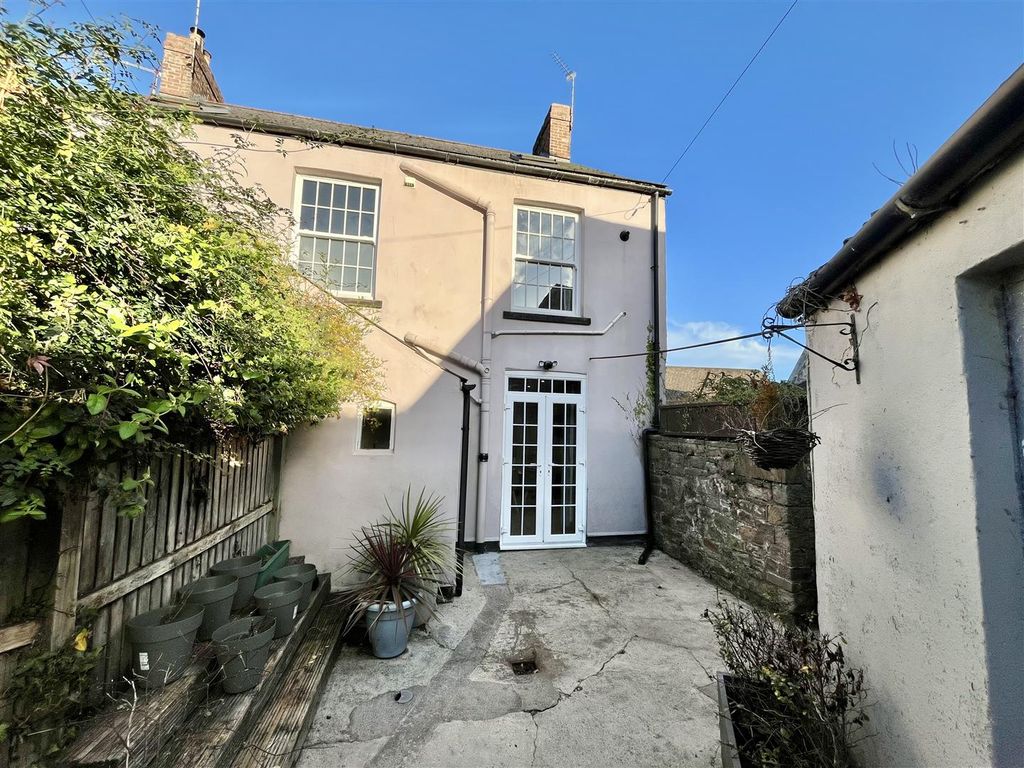 Property photo 2 of 23