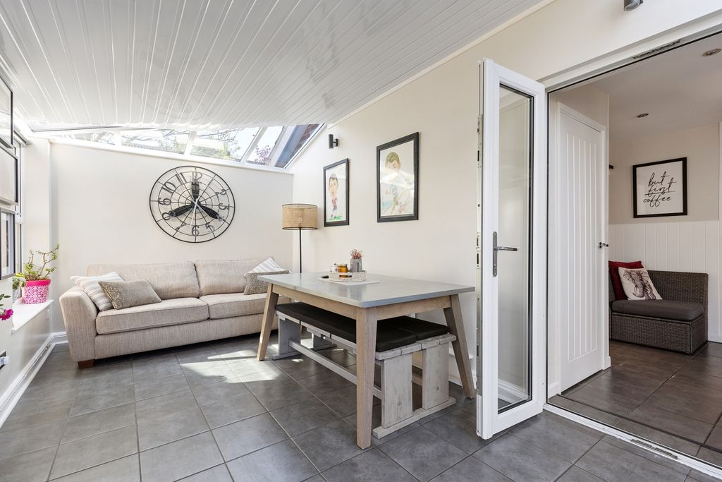 Property photo 2 of 18 Garden Room