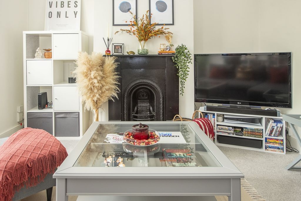 Property photo 3 of 14 348A-Kingston-Roa...