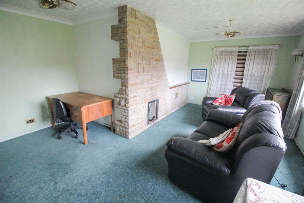 Property photo 2 of 15 Lounge