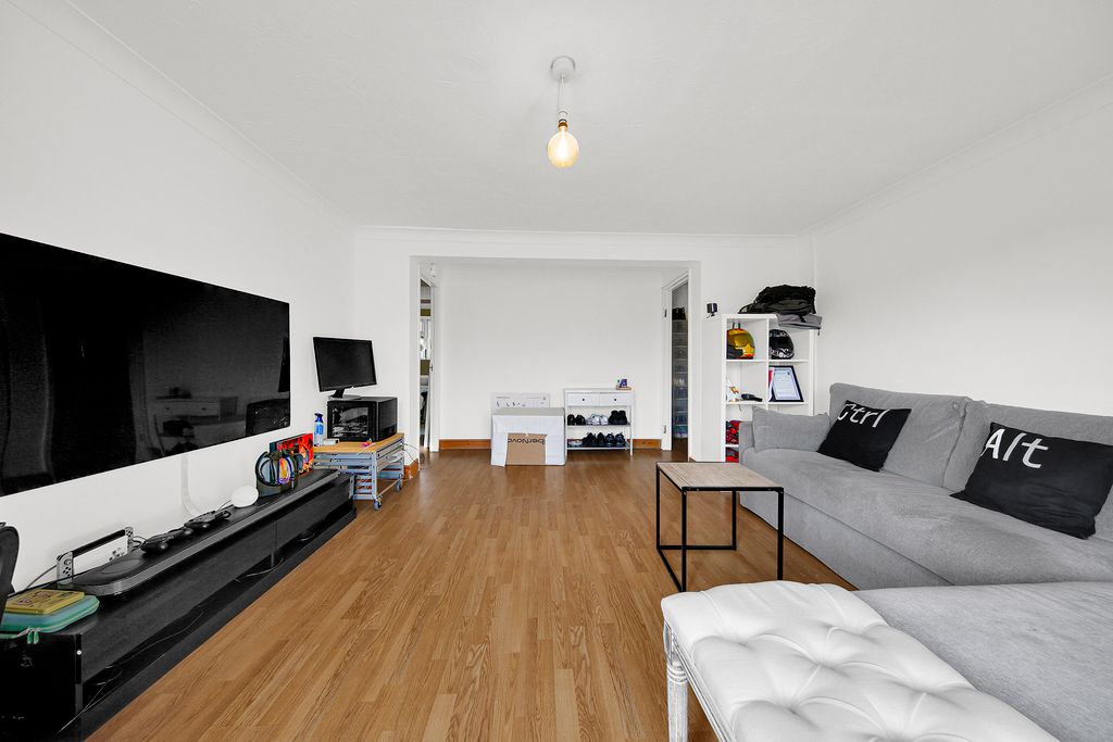 Property photo 3 of 21