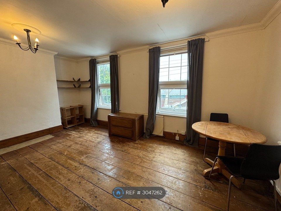 Property photo 2 of 11 Huge Living Room
