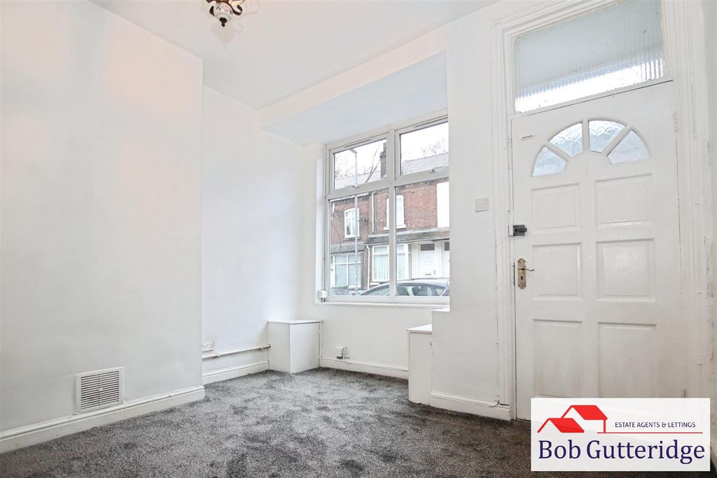 Property photo 2 of 15 Lounge