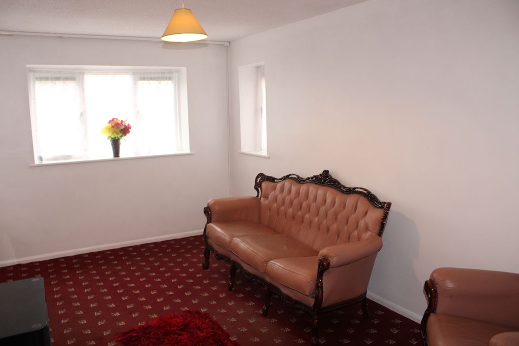 Property photo 1 of 11 Lounge/Dining Area (1)