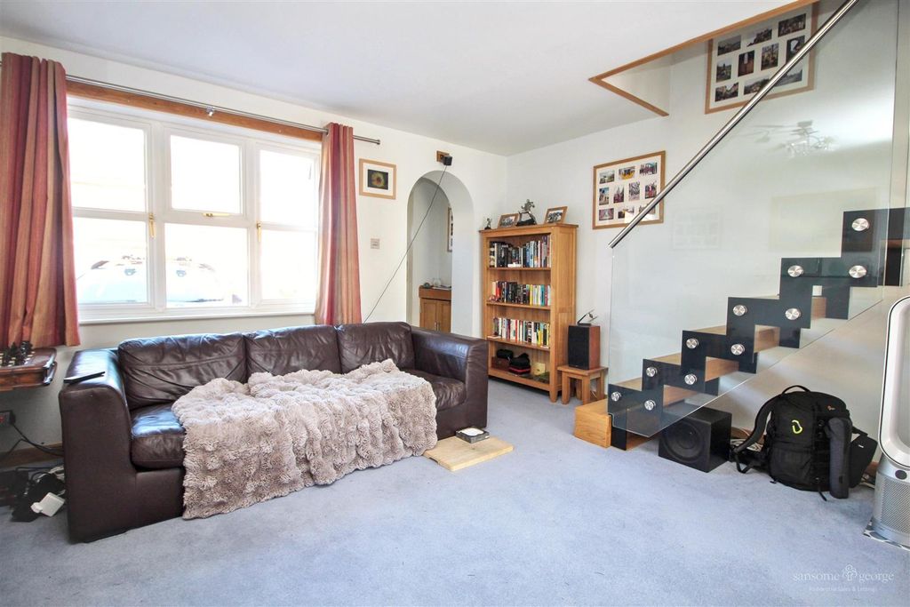 Property photo 2 of 22 Living Room