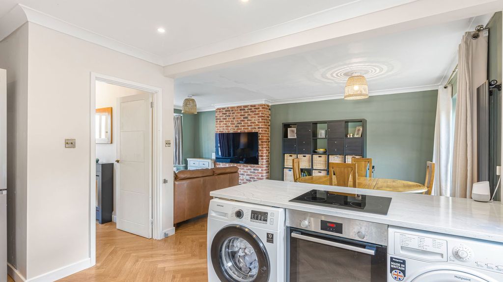 Property photo 3 of 21