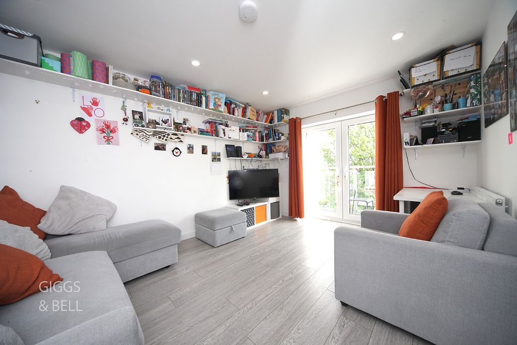 Property photo 2 of 14 5064511