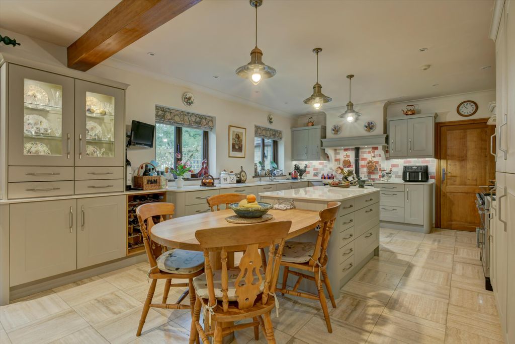 Property photo 3 of 17 Image