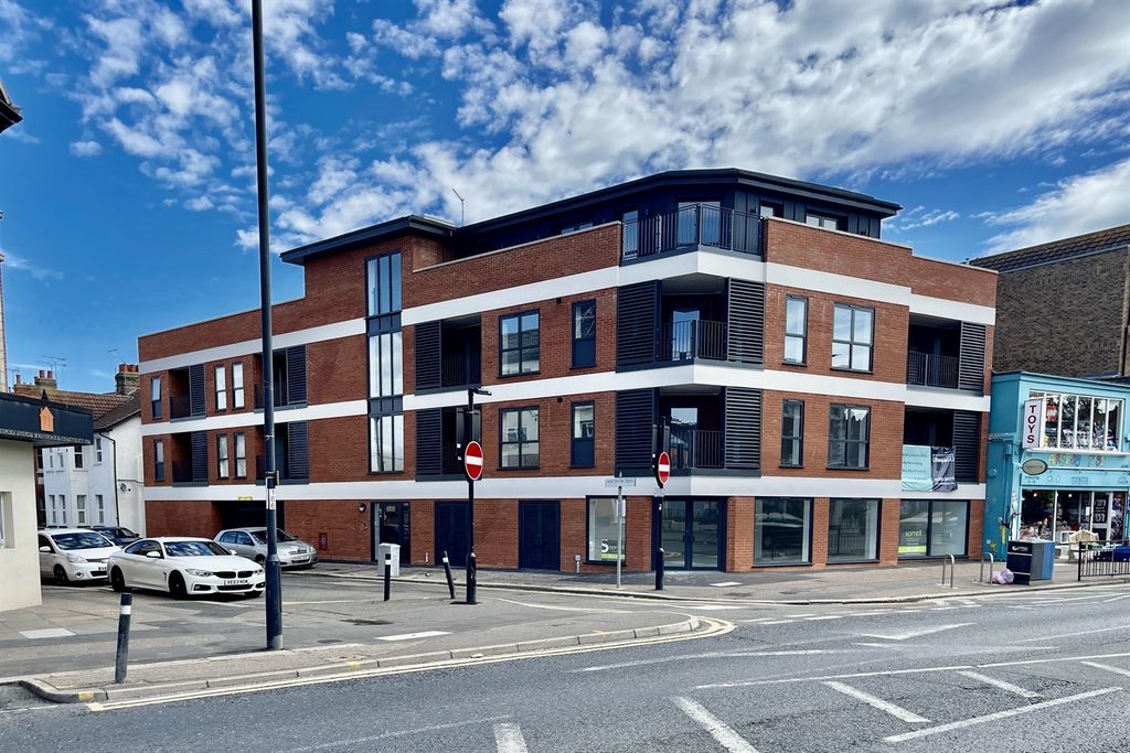 Property photo 1 of 11 (Main)