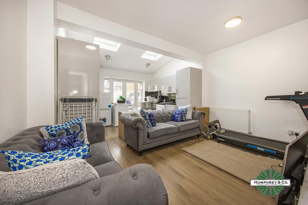 Property photo 1 of 13 36  Stirling Road -009.Jpg