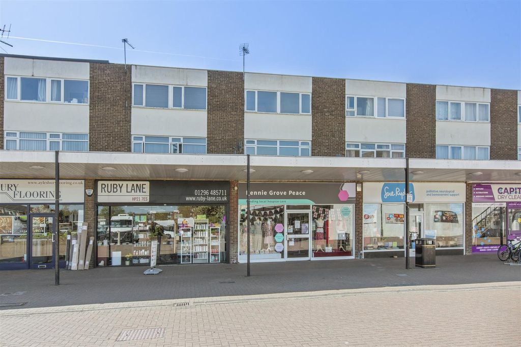 Property photo 3 of 13 Jansel Square-14.Jpg