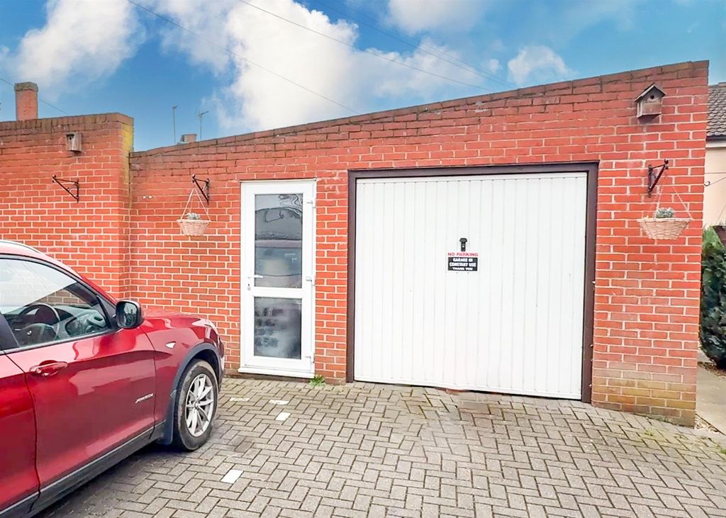 Property photo 2 of 30 Garage Old.Jpg