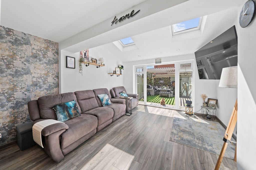 Property photo 2 of 16