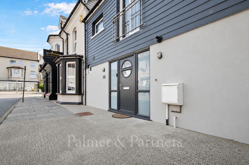 Property photo 1 of 10 External