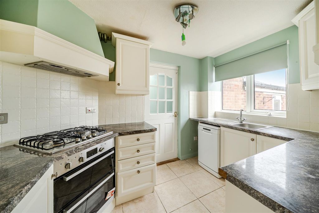 Property photo 3 of 14 Kitchen