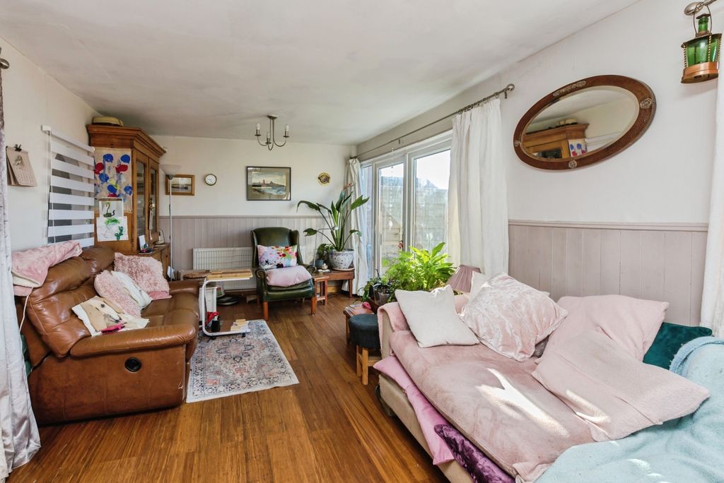 Property photo 2 of 16 Pbox-Img.Jpg