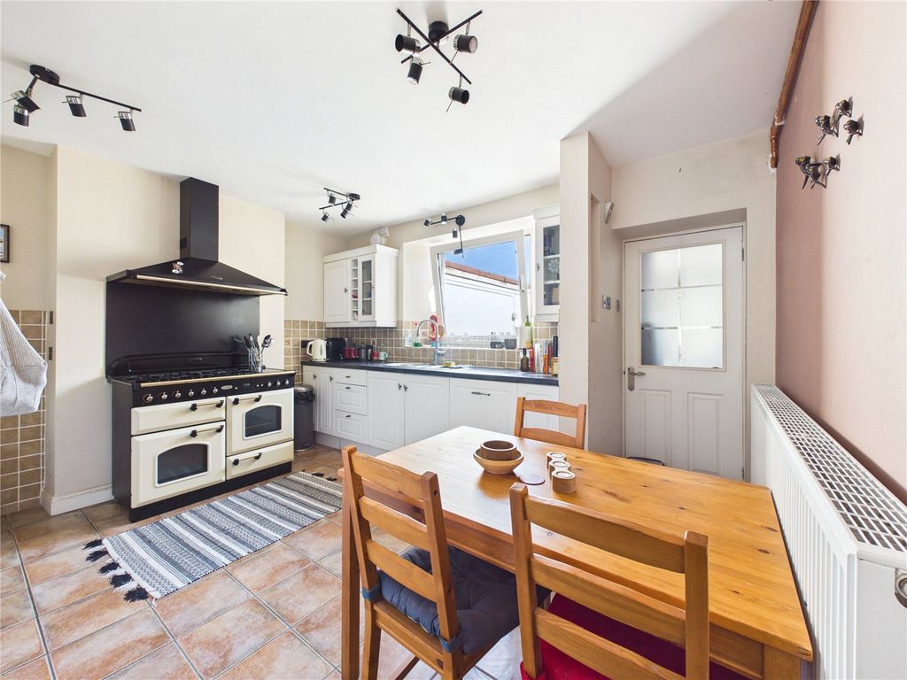 Property photo 3 of 16 Picture No. 10