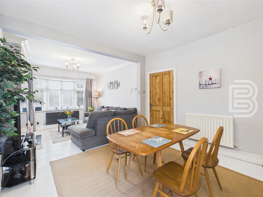 Property photo 2 of 21 Cam05587G0-Pr0137-Still013.Jpg
