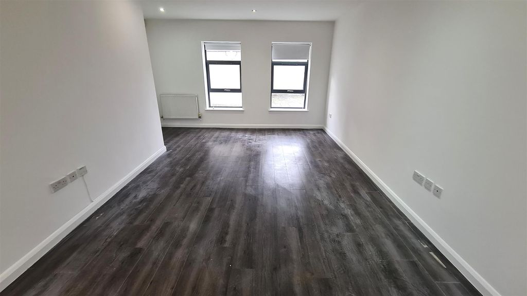 Property photo 2 of 24 Lounge