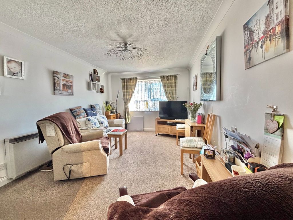 Property photo 2 of 8