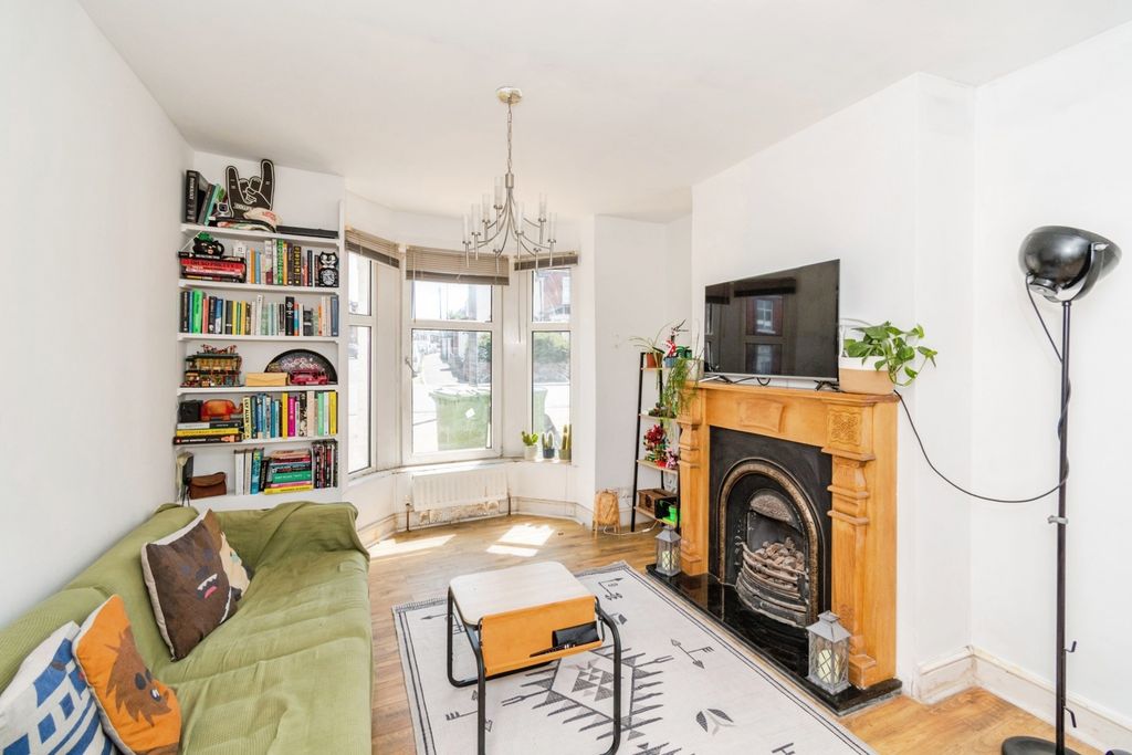 Property photo 2 of 20 Pbox-Img.Jpg