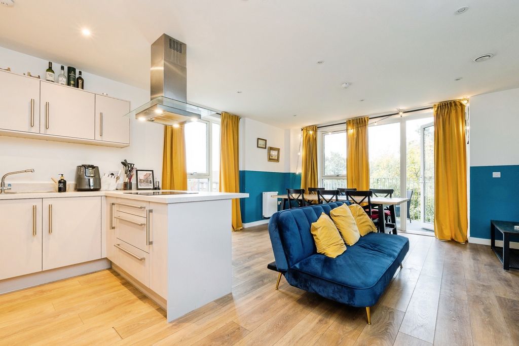 Property photo 2 of 18 Photo