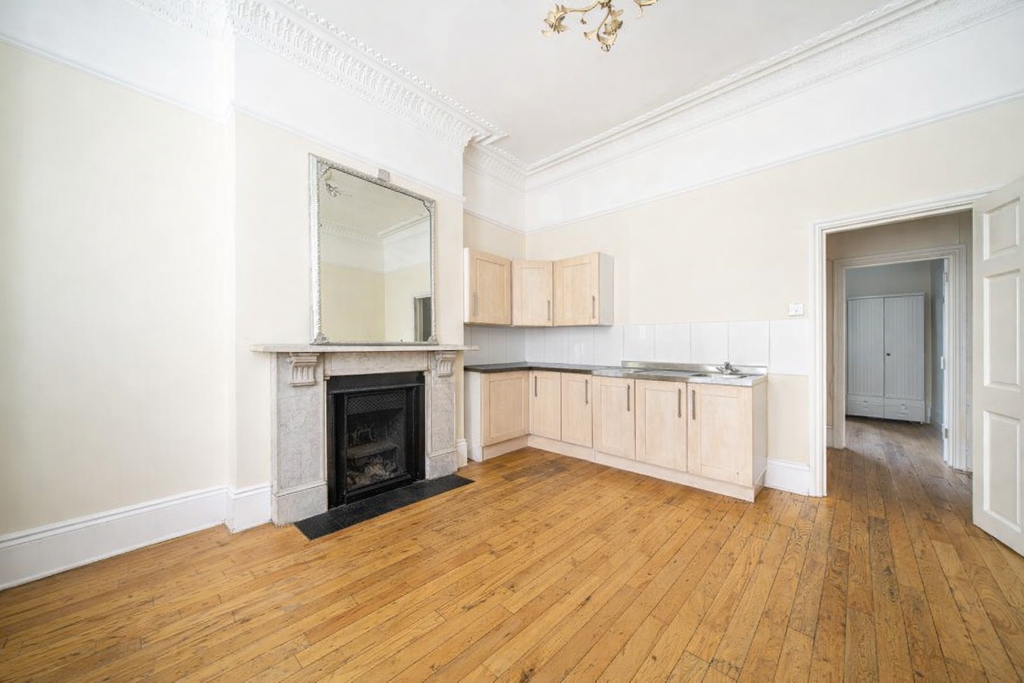 Property photo 3 of 7 Kitchen