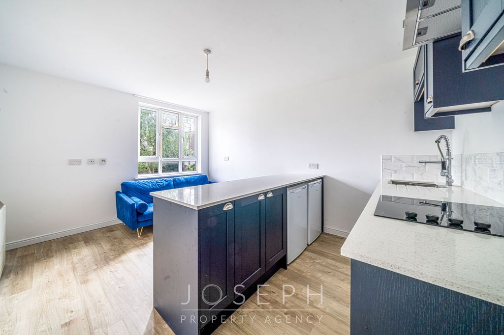 Property photo 1 of 3