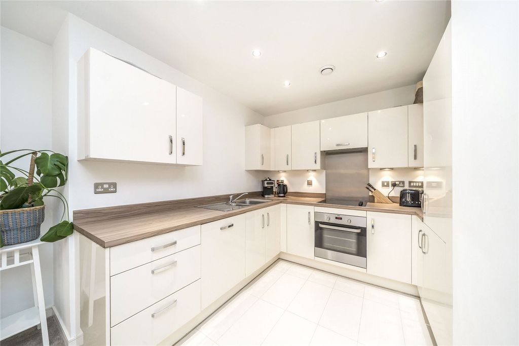 Property photo 3 of 8 Picture No. 15