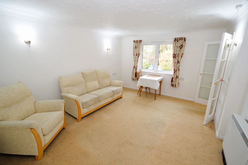 Property photo 2 of 11 Living Room