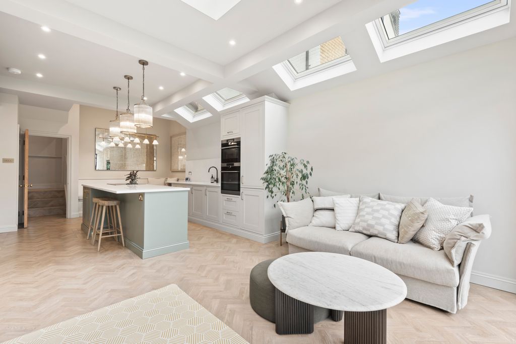 Property photo 3 of 13 Picture No. 23