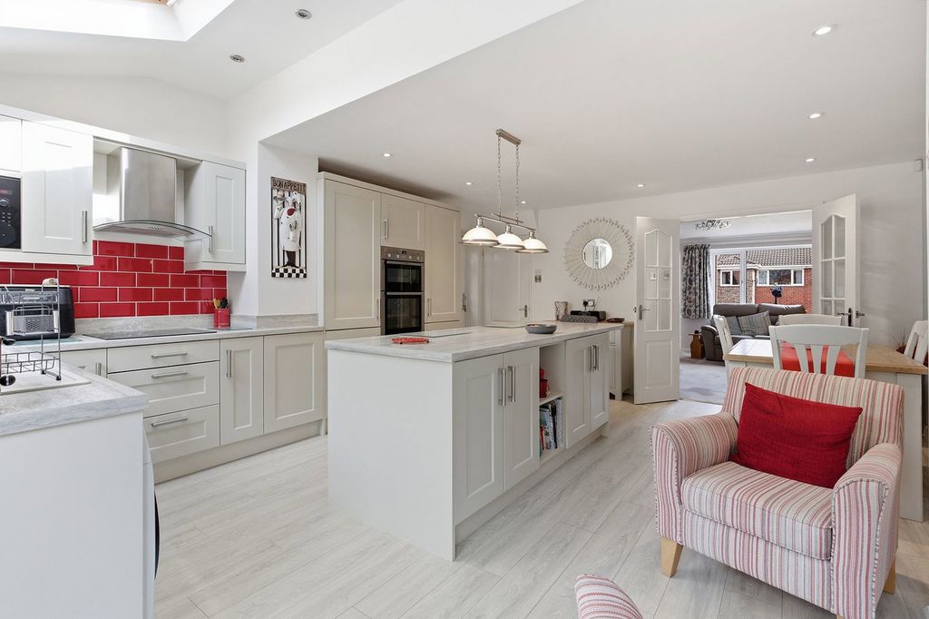 Property photo 2 of 23