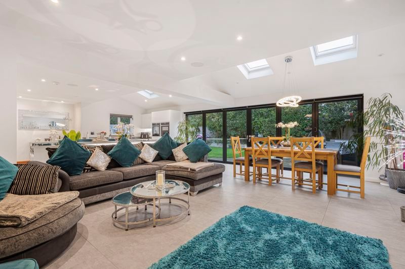 Property photo 3 of 28 Photo 7