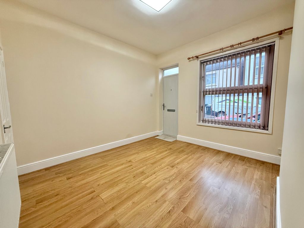 Property photo 3 of 13 Img_3848