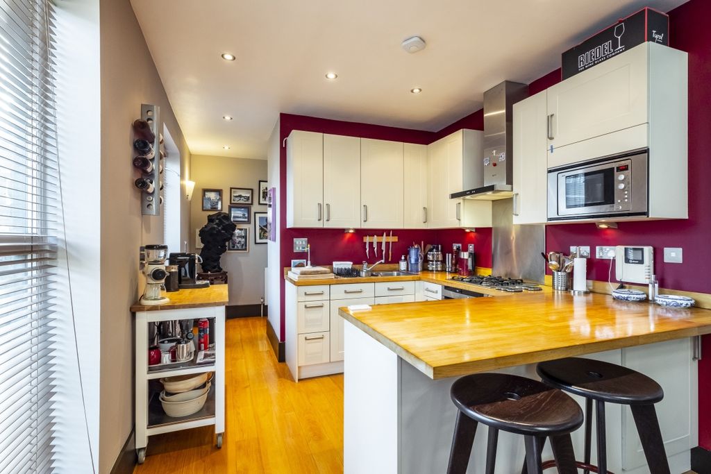 Property photo 3 of 12 Prices Mews