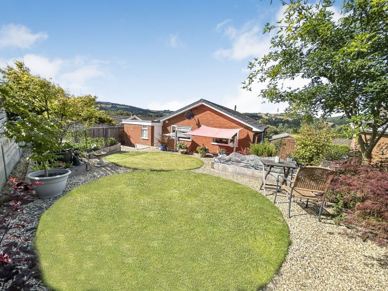 Property photo 2 of 17 Detached Bungalow