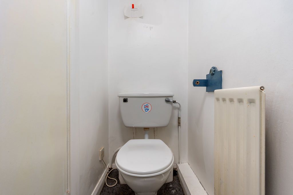 Property photo 3 of 13 Flat 3, 24 Castle Street