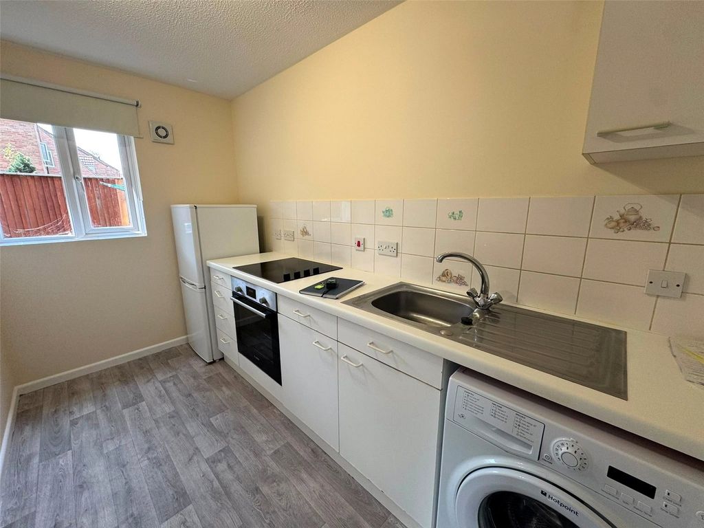 Property photo 2 of 6 Kitchen