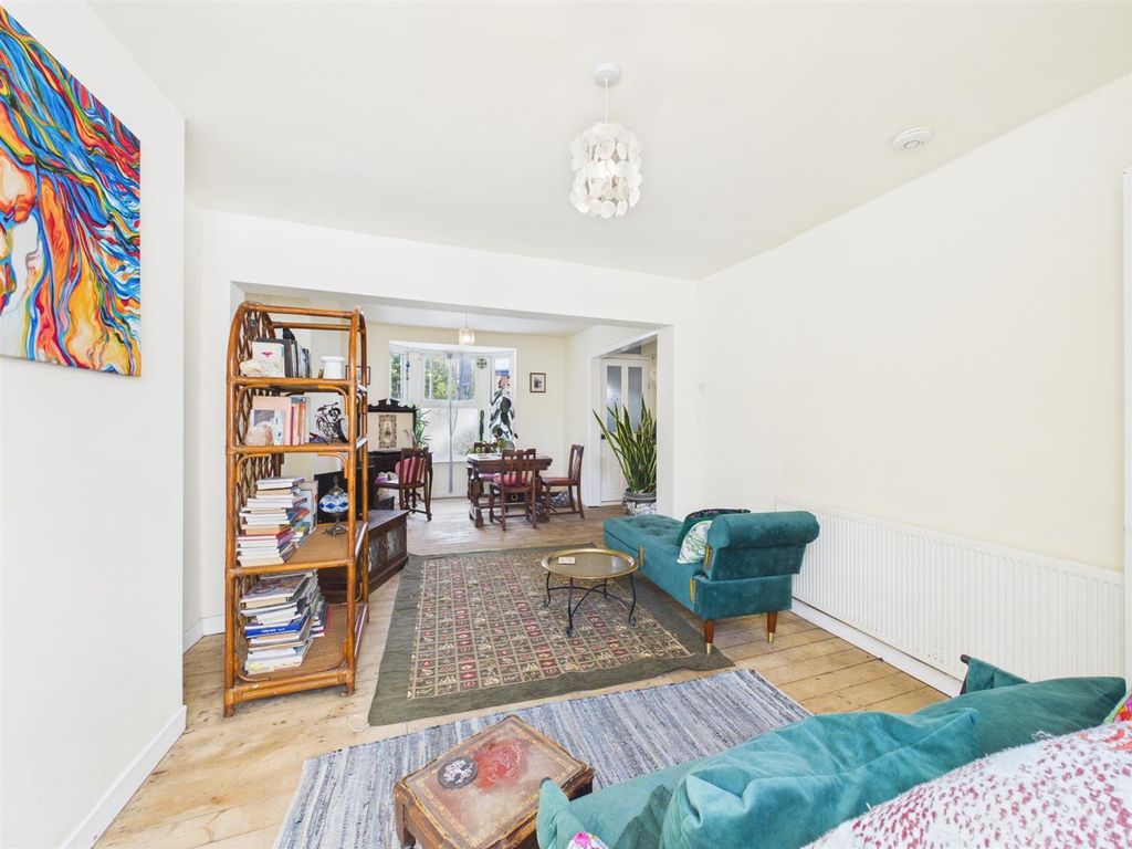 Property photo 3 of 16 Cam02435G0-Pr0325-Still009.Jpg