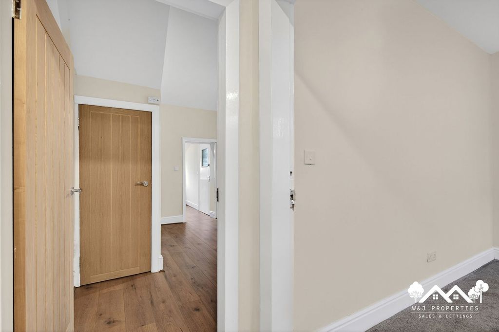 Property photo 3 of 35